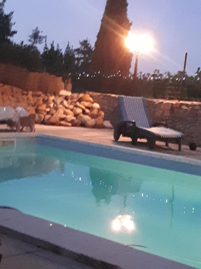La Medeenne Alairac 外观 照片